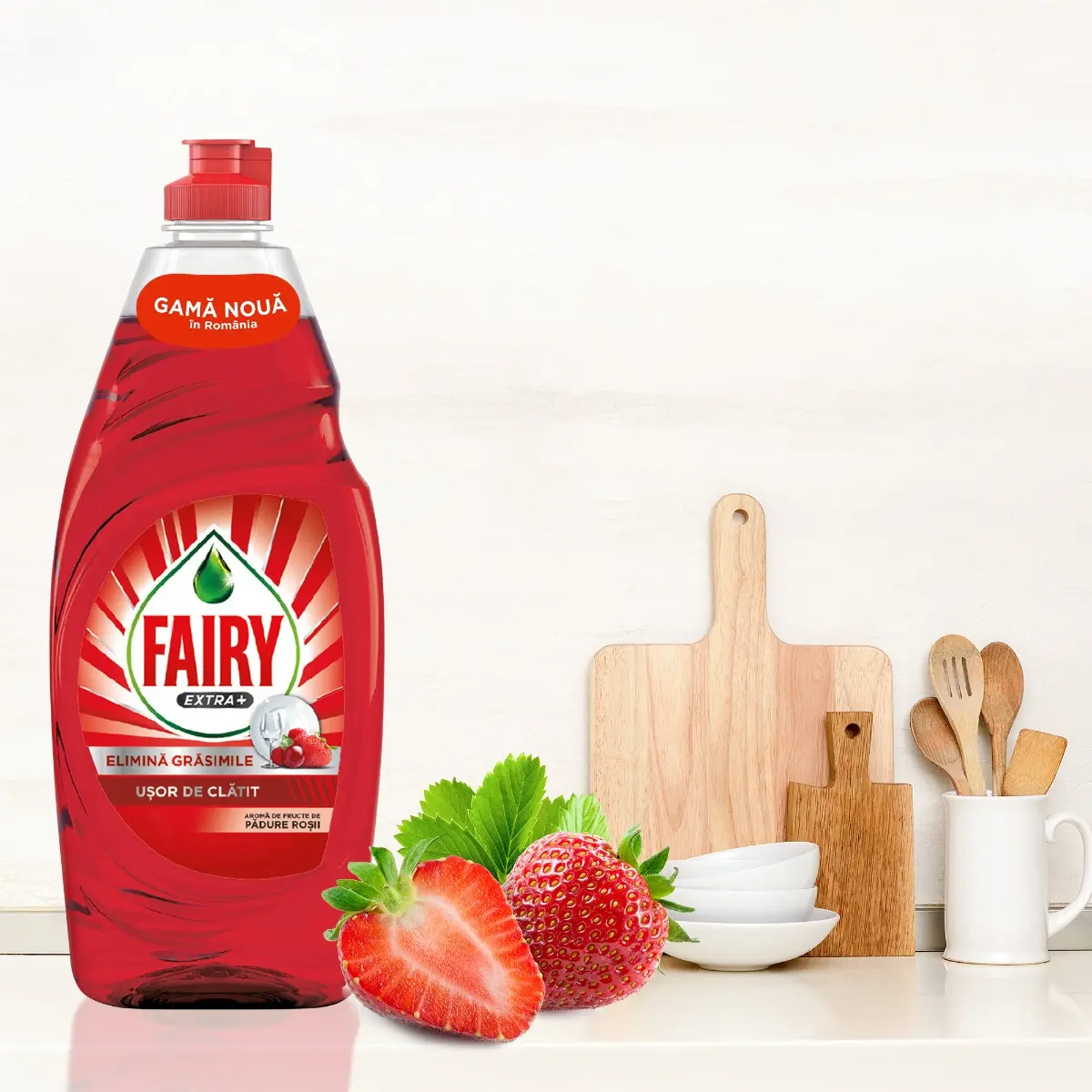 Detergent de vase cu fructe de padure rosii, Fairy Extra, 900 ml