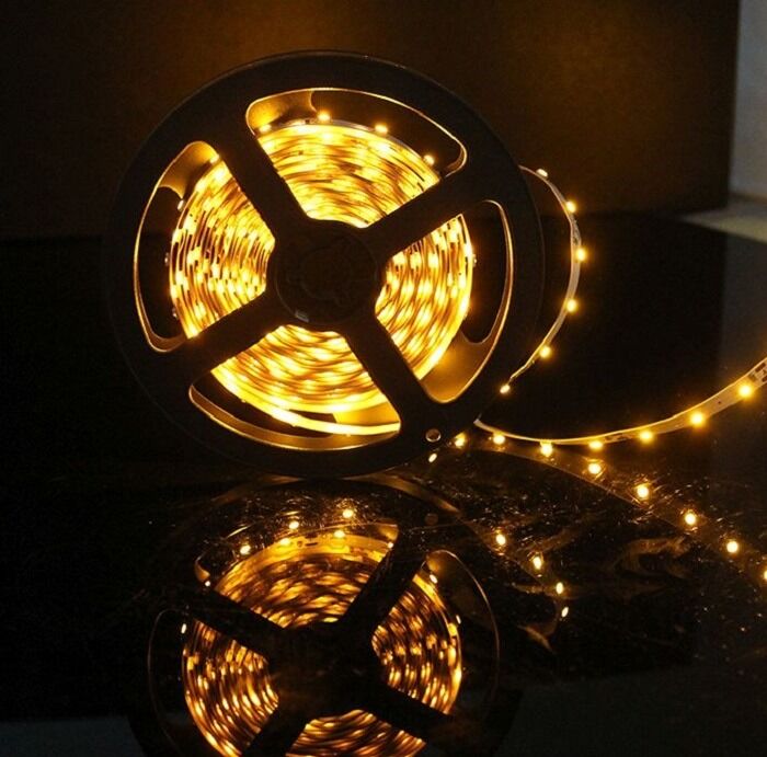 Banda LED pentru iluminat interior Flink, cu autoadeziv, 60 led-uri/ml, putere 4.8W/ml, flux 180lm/ml, 5 m, Alb