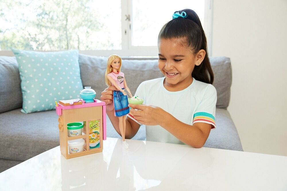 Set de joaca Papusa Barbie Pregateste Noodles