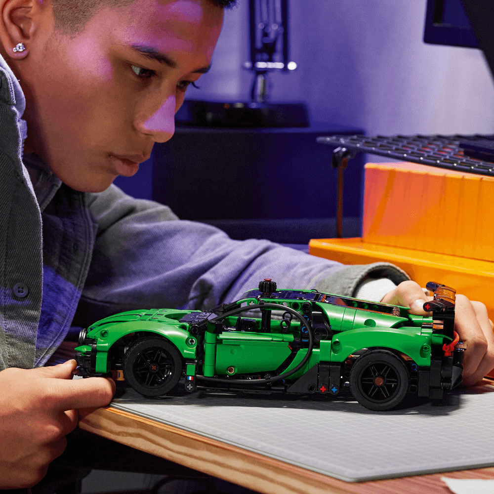LEGO Technic Hipermasina Bugatti Chiron Pur Sport verde 42241