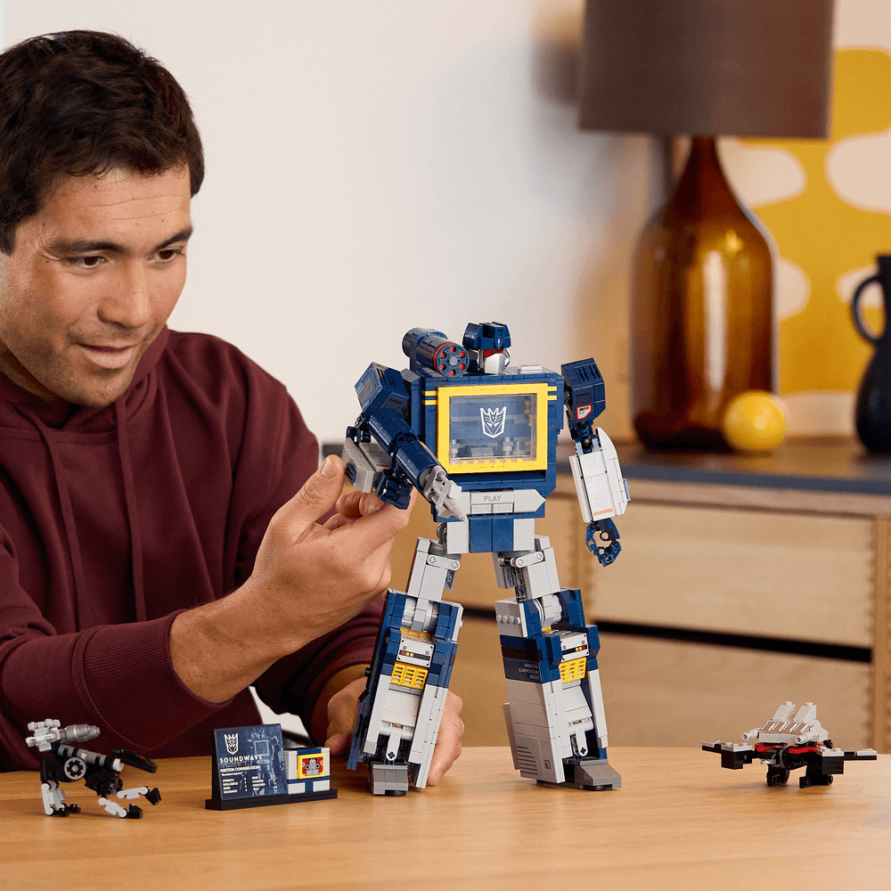 LEGO Icons Transformers: Soundwave 10358