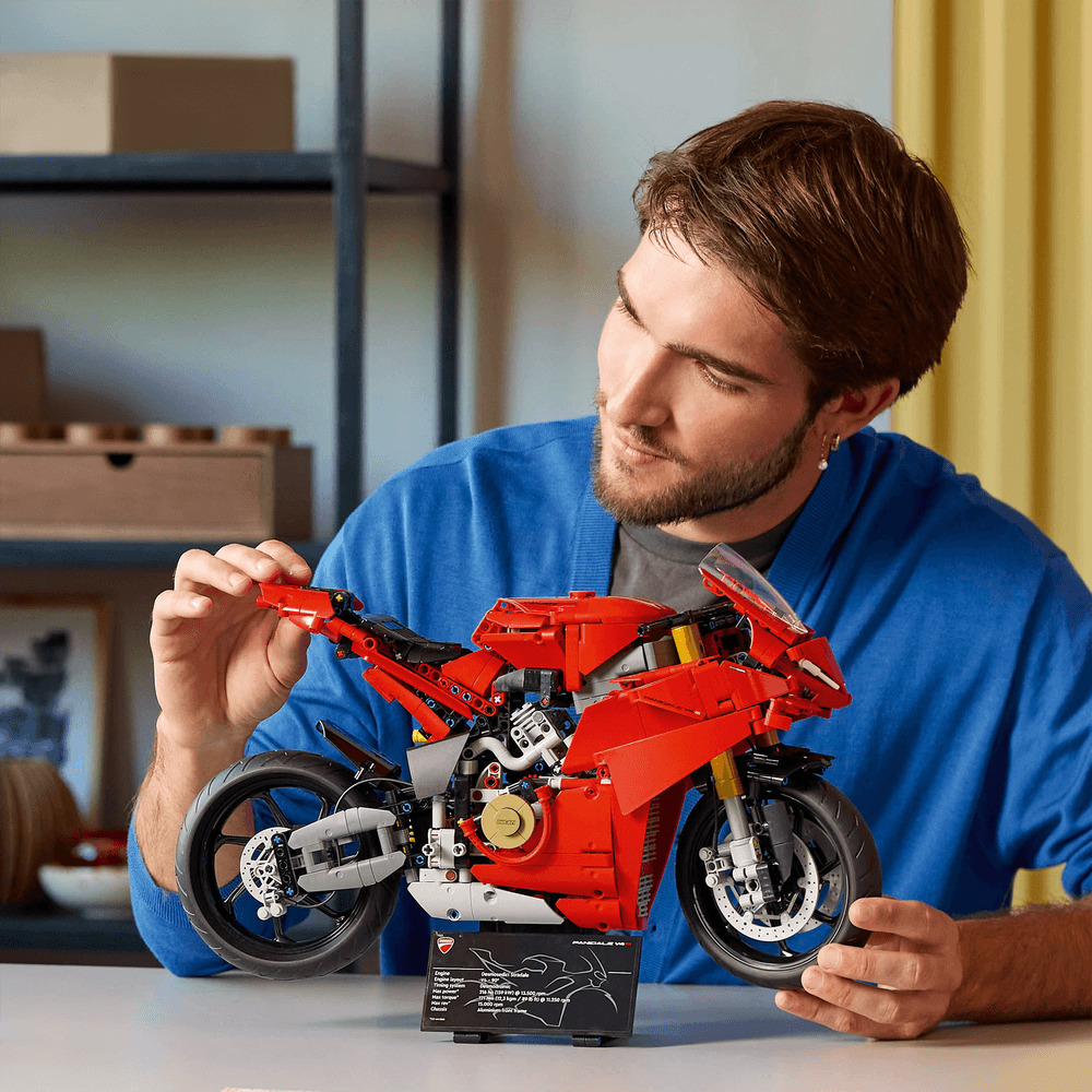 LEGO Technic Motocicleta Ducati Panigale V4 S 42202
