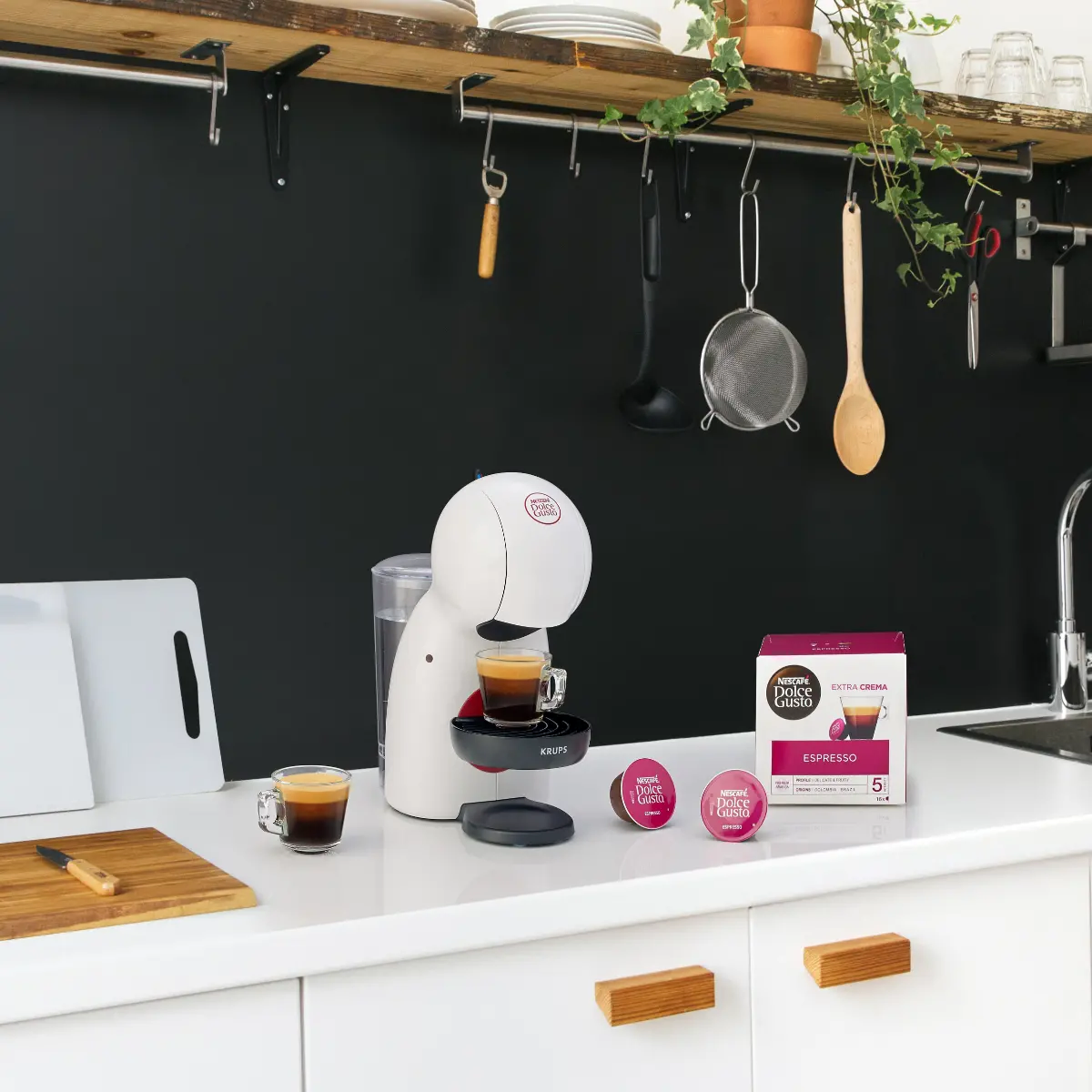 Espressor cu capsule Krups Nescafe Dolce Gusto Piccolo XS KP1A3110, 15 bari, 1600 W, 0.8 litri, Alb / Rosu
